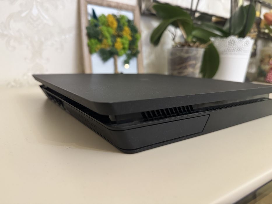 1TB PS 4 Slim PlayStation 4 Slim 1TB PS4 с 21 бр. инсталирани игри