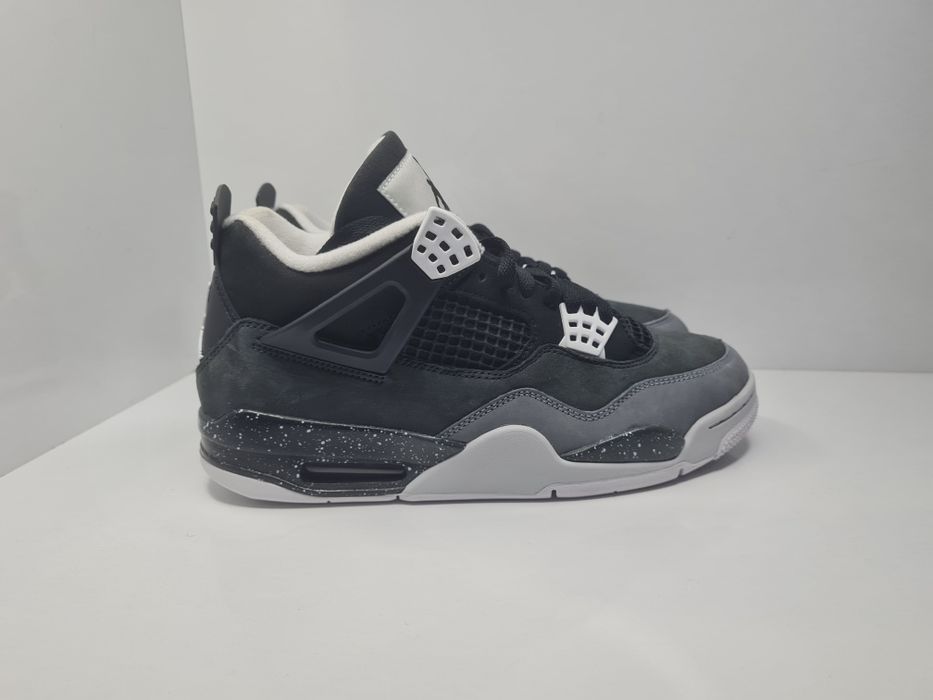 Кецове Air Jordan 3 Retro " Fear"

Чисто нови без кутия.

Размер 42 ст