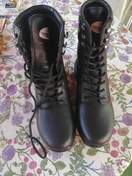 Чисто нови обувки тип Кубинки размер 43