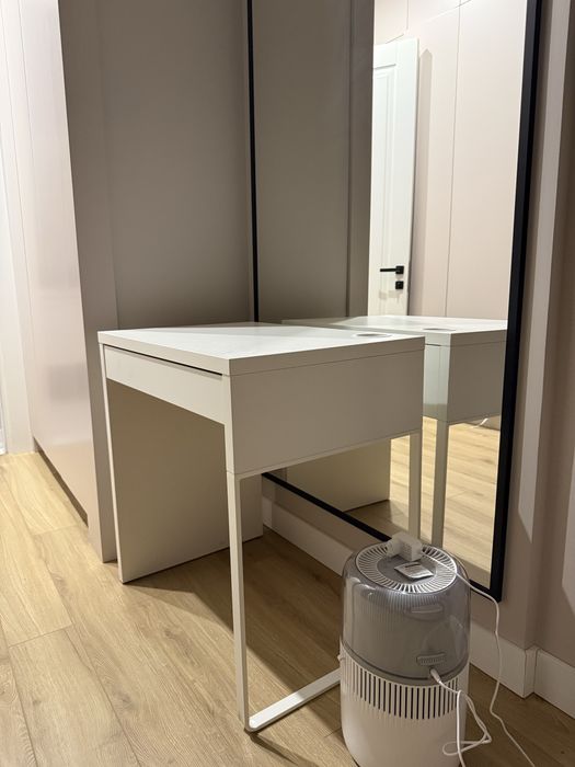 Продам компактный письменный/туалетный стол IKEA