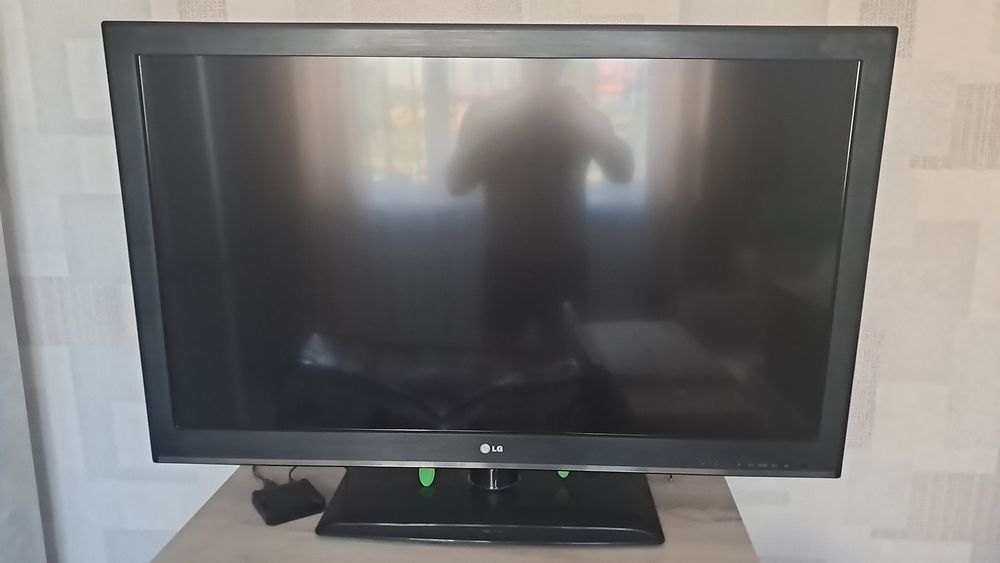 Продам телевизор LG 107 диагональ