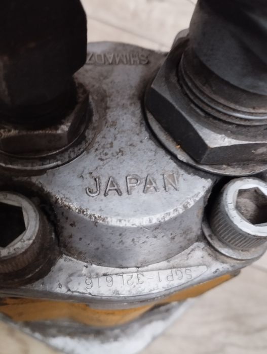 Продам насос на манипулятор