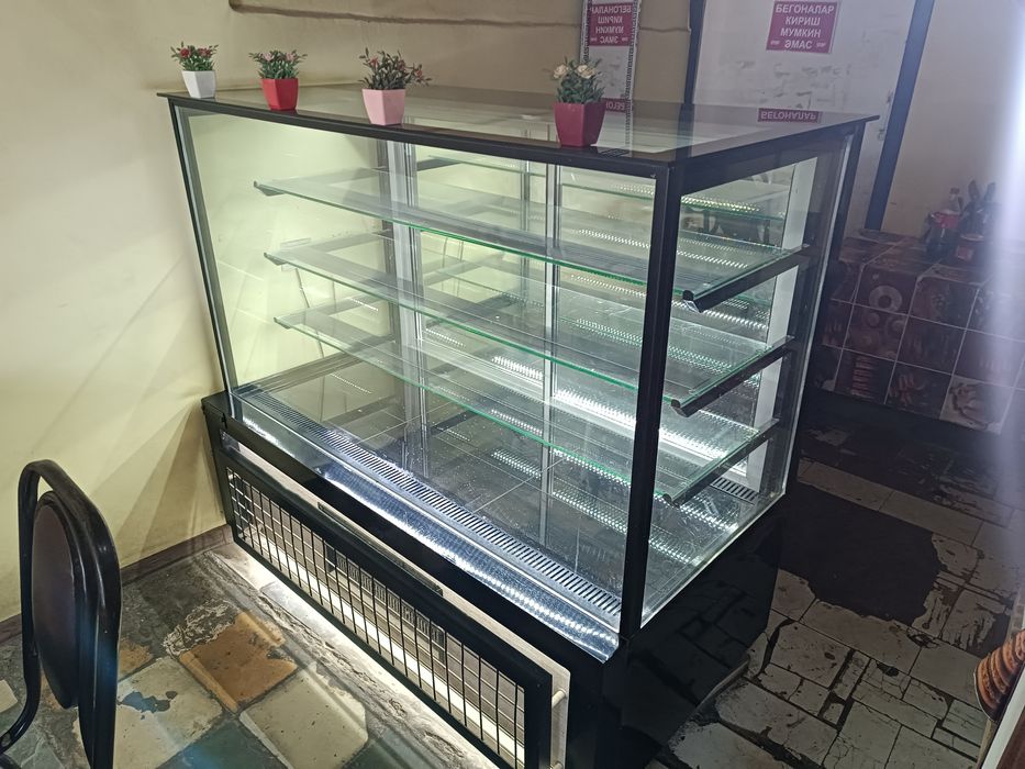 Витрина холодильник