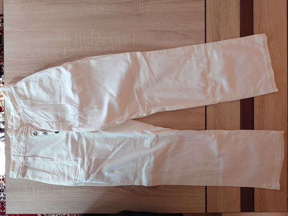Costum popular vechi românesc, cămașă cu broderie albastră + pantaloni