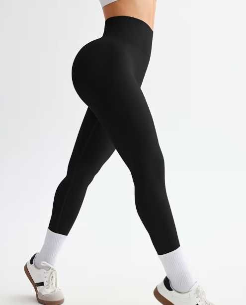 Извайващ детайлите на тялото клин за фитнес. Оформящ дупето ефект.