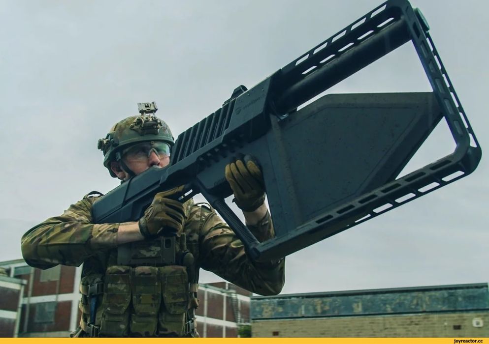 Droneshield dronegun tactical. Противодроновое ружье. Антидроновое ружьё лпд-801. Противодронное ружье принцип. Антидрон глушилка дронов.