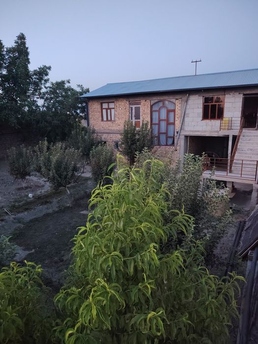 Dahbet shaharchasida 2  etajlik Yangi 7 sotix tayyor xonodon sotiladi