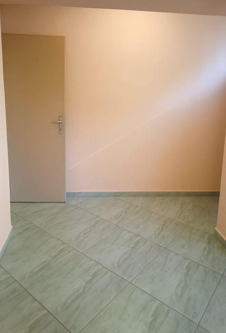 Дава се под наем Тристаен апартамент в Варна, Колхозен пазар - 120 кв.м за 350 € - Снимка #3