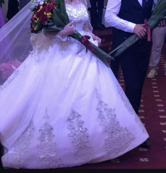 Свадебные платье.  Продам,одевала один раз. Сшито на заказ.