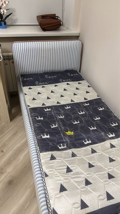 Продается кровать с матрасом