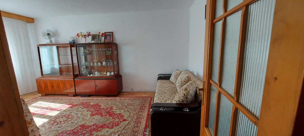 Închiriez apartament