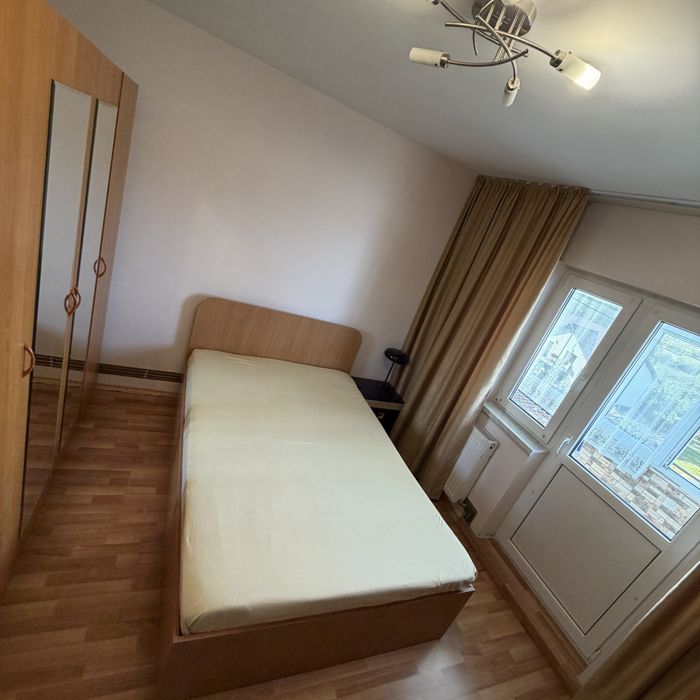 Vand apartament decomandat cu 2 camere, direct proprietar zona Piata