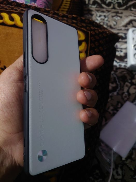 Sony Xperia uchun original g'ilof. Yangi.