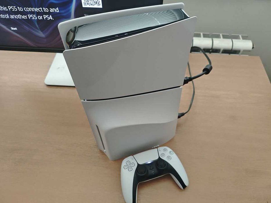 Playstation 5 Slim Disc, със джойстик и кабели, PS5 slim конзола