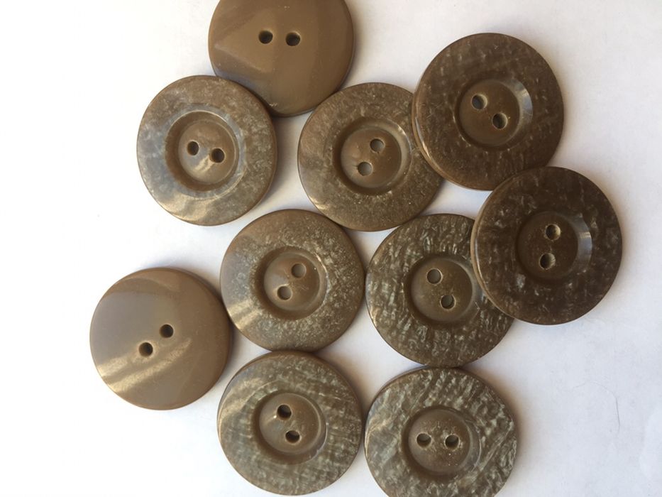 Пуговицы разные