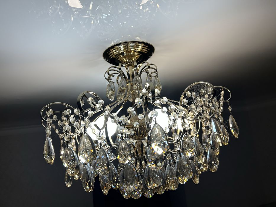 Продается Хрустальная люстра