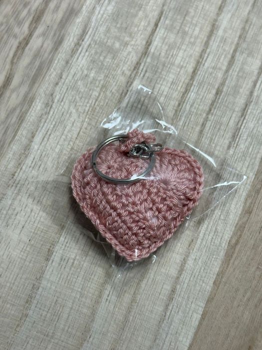 Breloc Handmade Tricotat Roz Pal