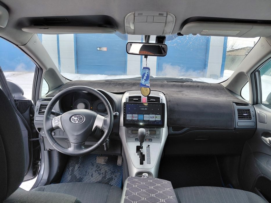 Тойота Аурис 2009 г.в.