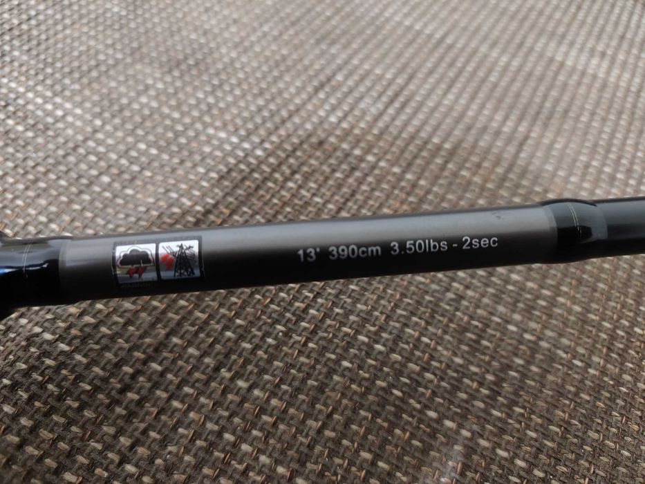 Vând 2 lansete cu tot cu mulinete 350 lei amandoua