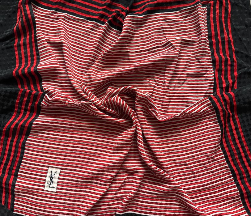 Копринен шал Yves Saint Laurent