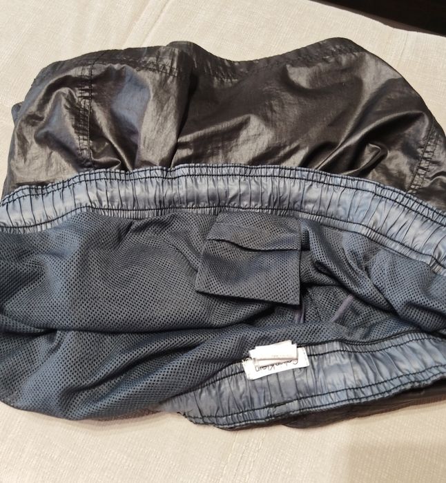 Calvin Klein  бански М отговарят на L