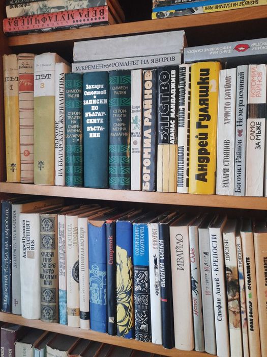 Продавам книги на Вазов  Д.Талев,Йовков Чехов  и др.