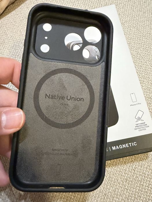 Кейс iPhone 17 Pro native union/Spigen