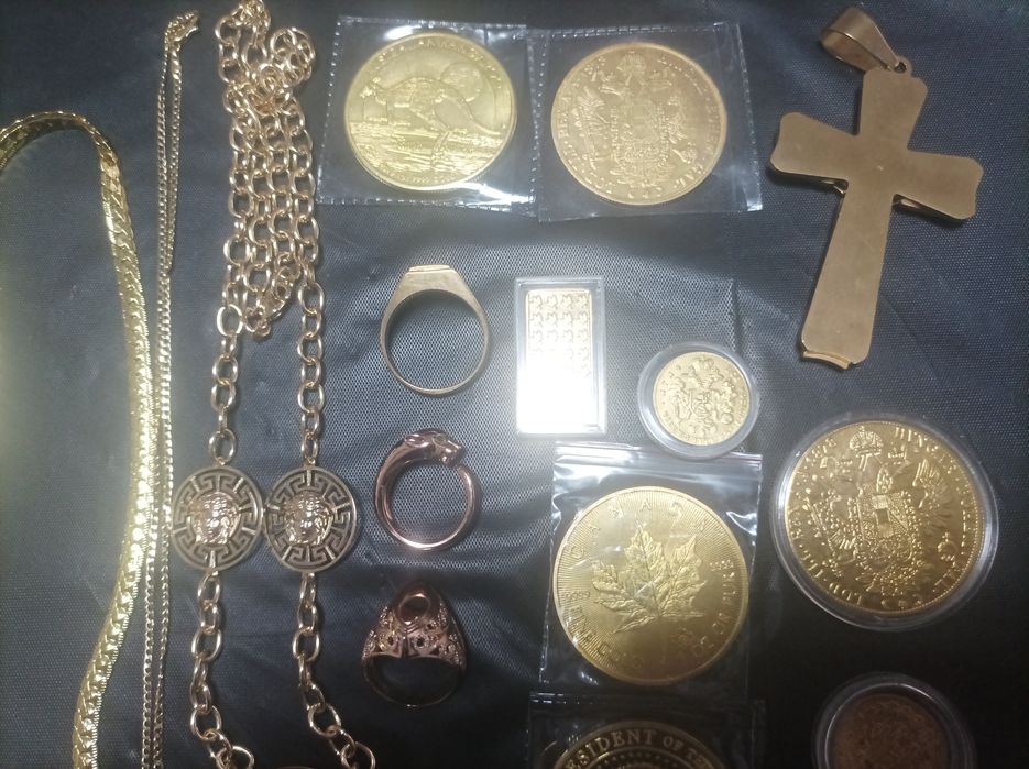 Синджири, гривни, пръстени, монети