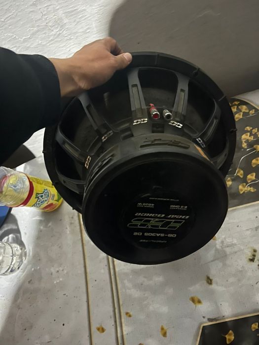 Продам сабвуфер уселители калонки дверные обшивки от субару легасси