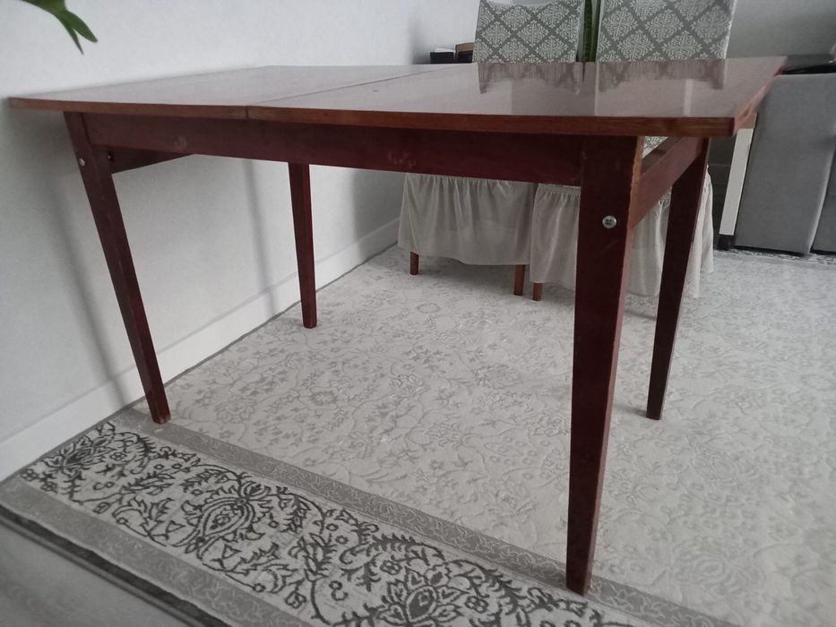 Продам стол в хорошем качестве