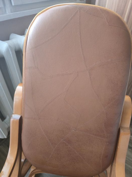 Люлеещ стол от масивна дървесина – удобен