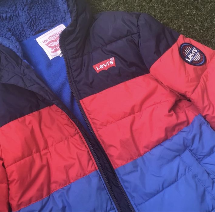 Продавам унисекс яке Levi’s