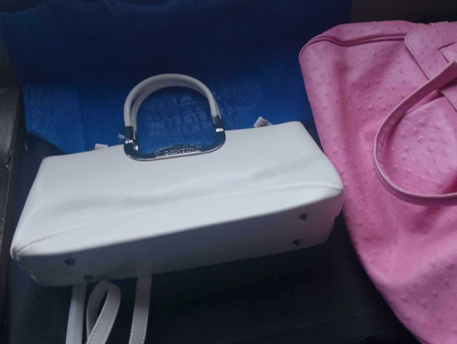 бяла чанта Валентино естествена кожа  малък размер