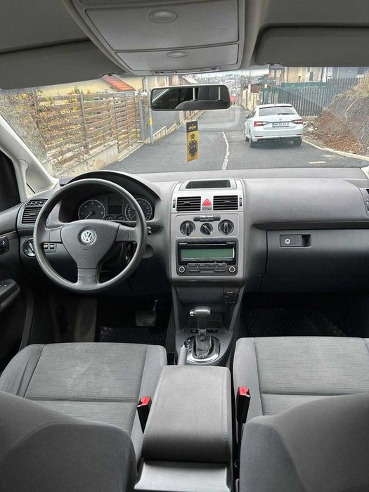 Vând vw Touran 2009 facelift automat