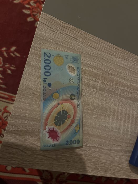 Vand bacnota 2000 de lei