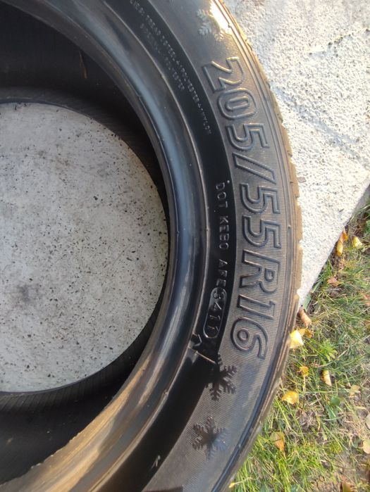 Vând anvelope la un preț avantajos.