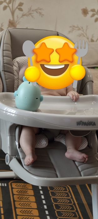 Стульчик для кормления. Кроватка. Коляска .