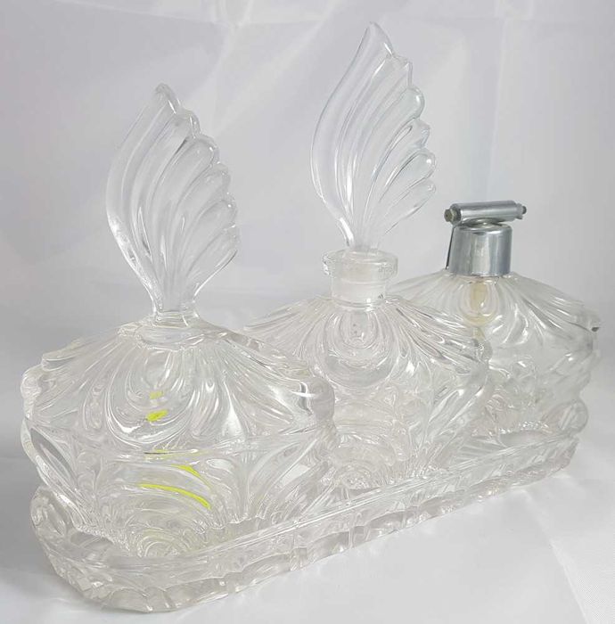Superb pentru colectioanari - set sticle de parfum vechi din cristal