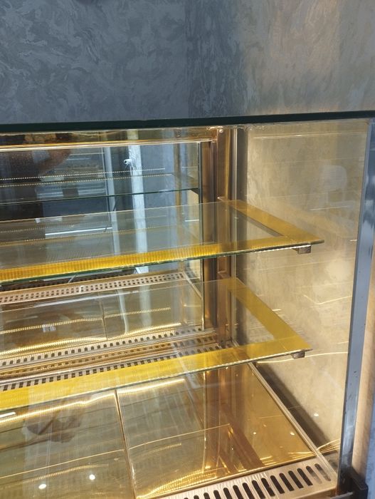 2 metrlik vitrina haladilnik . Narhi kelshladi