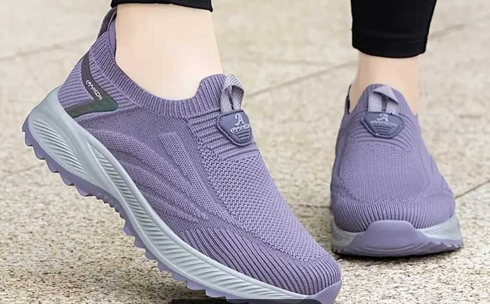 Кроссовки дышащие женские