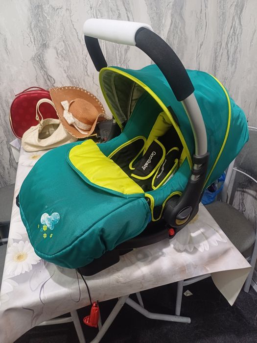 Продаётся фирменный авто люлька с базой