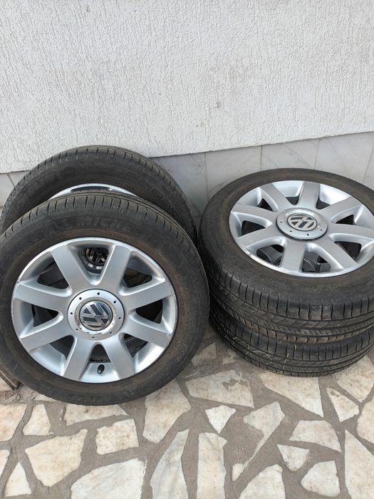 Vând  vw touran 1,4 benzină,,euro 5,recent înmatriculat