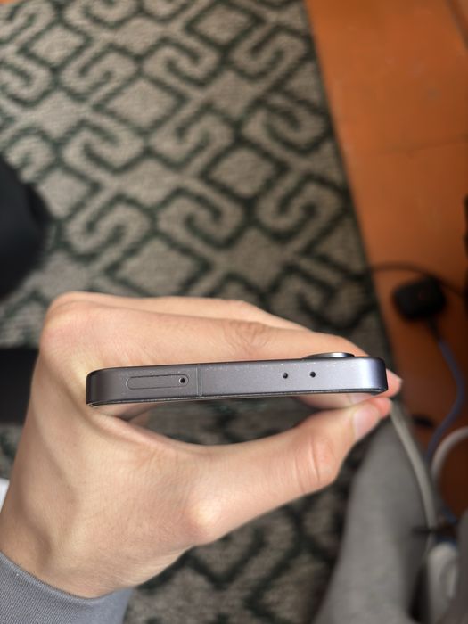 Продам Samsung s 24 Fe