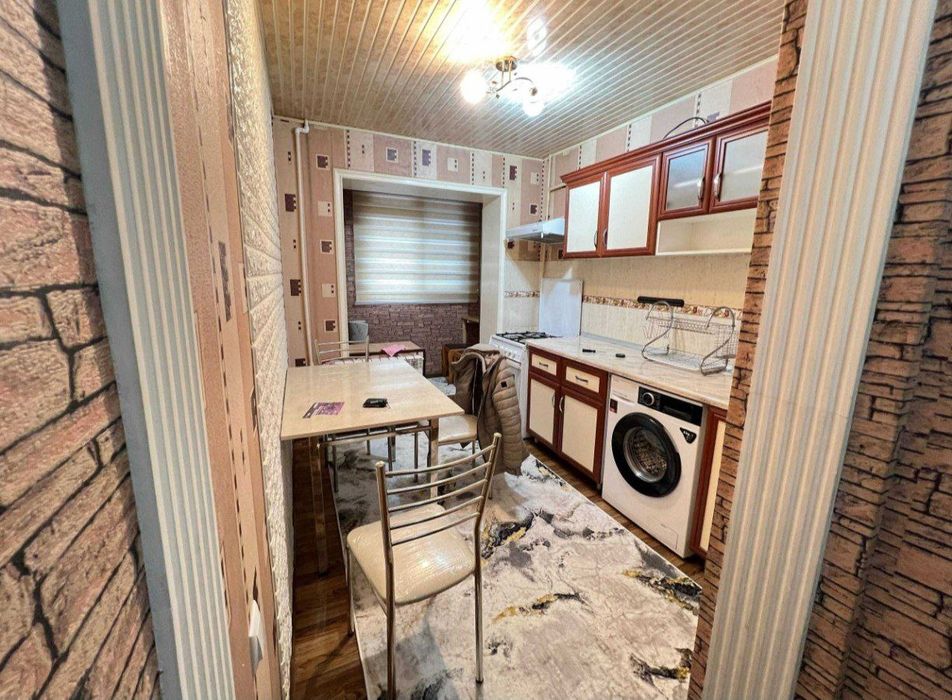 Tinchlik metro yaqinida