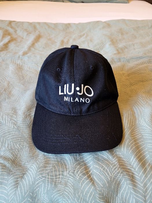 Черна шапка с козирка Liu Jo