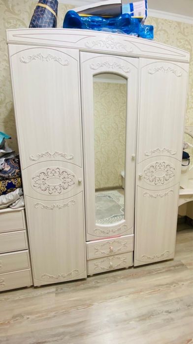 Продам спальный гарнитур