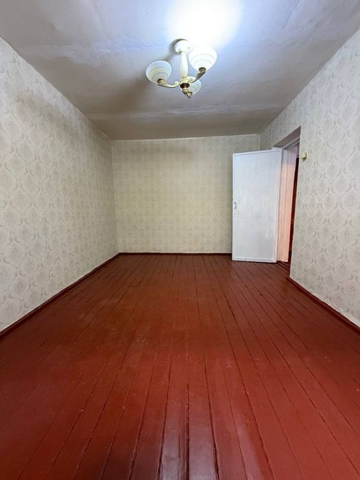 Гагарина Срочно Продаётся 1 комнатная квартира 1 этаж 37500у.е торг.