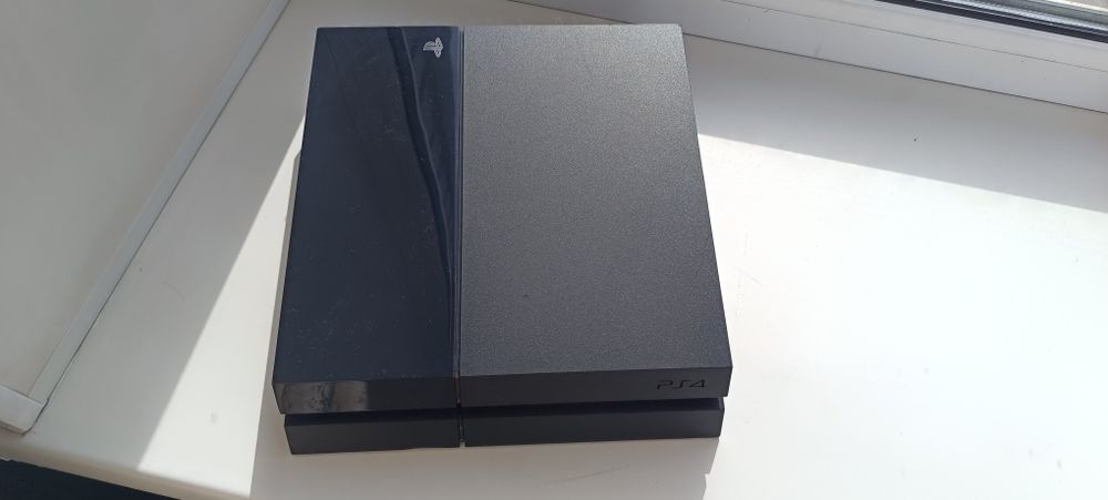 Продам Sony Playstation 4