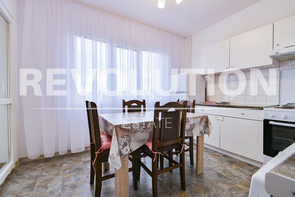 Дава се под наем Тристаен апартамент в София, Надежда 1 - 85 кв.м за 750 € - Снимка #2