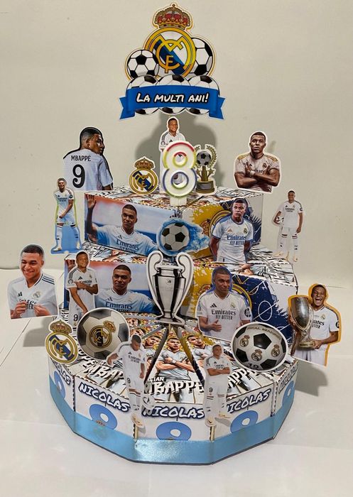 Tort din cutii personalizate